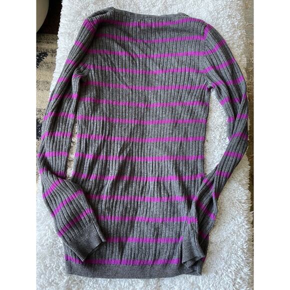 Old Navy Women’s Sz S Gray Striped V Neck Button Sweater. Grt. Cond. - Picture 8 of 11